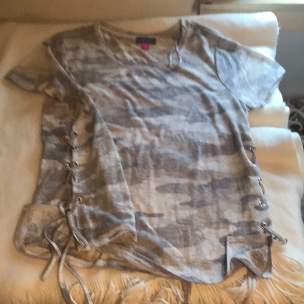 Vince Camuto ladies large Camo pattern